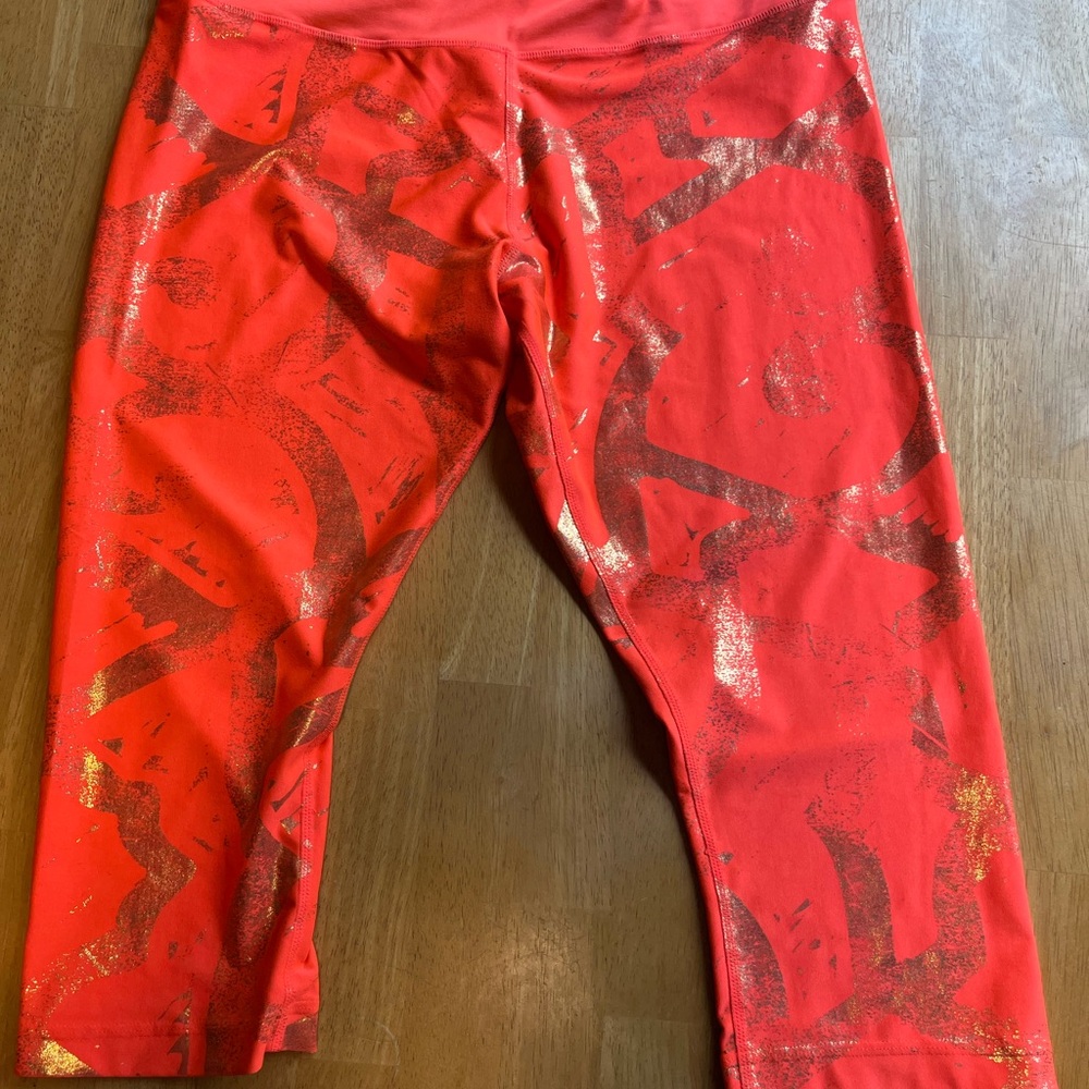 XL Zumba Fitness Salmon Neon Orange and Gold Patterned Leggings
